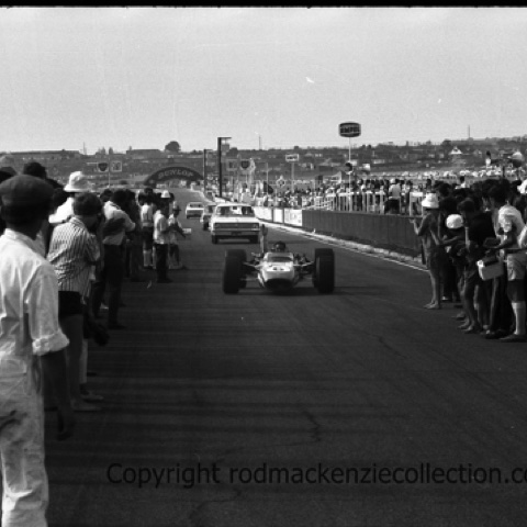Arrivée à Longford 
© Rod Mackenzy